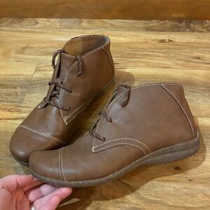 b.o.c. Tan Leather Comfort Shoes - womens size 9.5